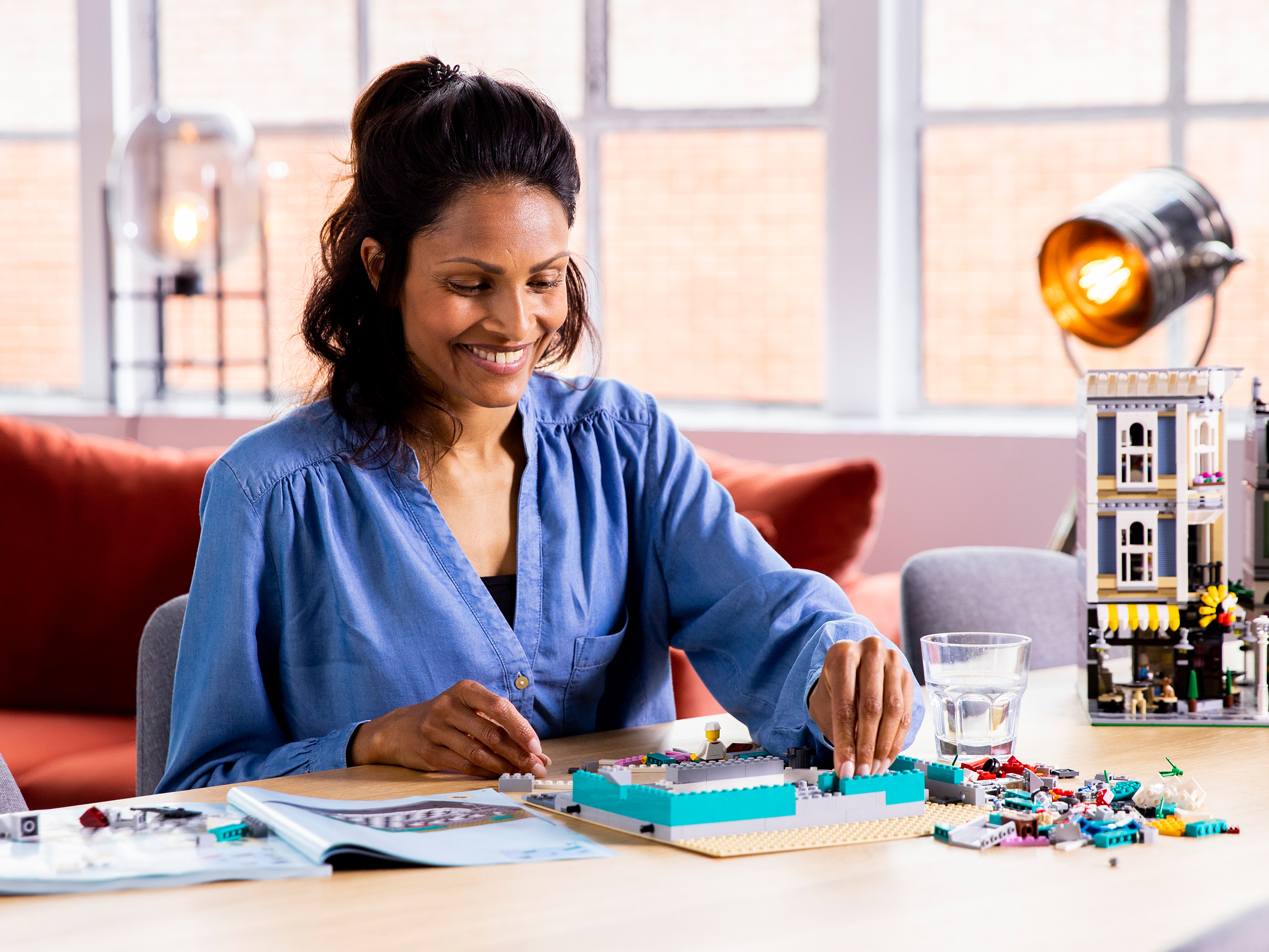 customer service image minifigure