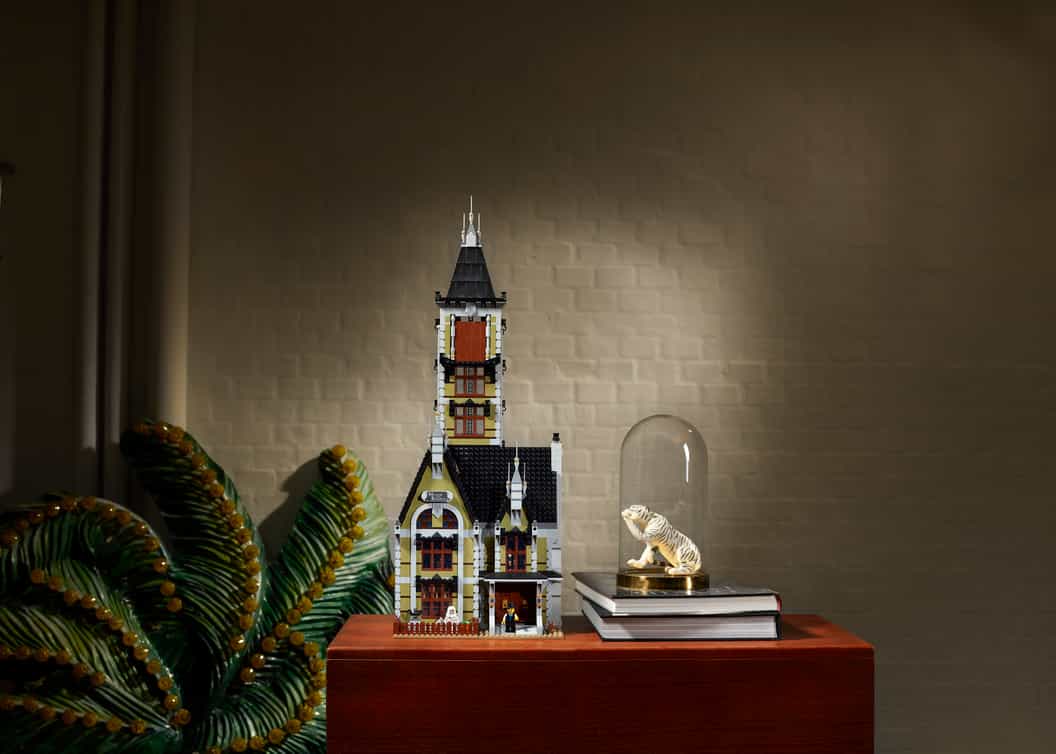 Prepare To Be Spooked With The Brand New Lego Haunted House Set About Us Lego Com Es