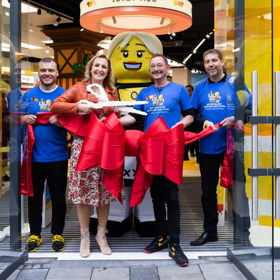 Hallo München! Welcome to Germany's largest LEGO® Store in the Munich. 🥳 Careers - LEGO.com