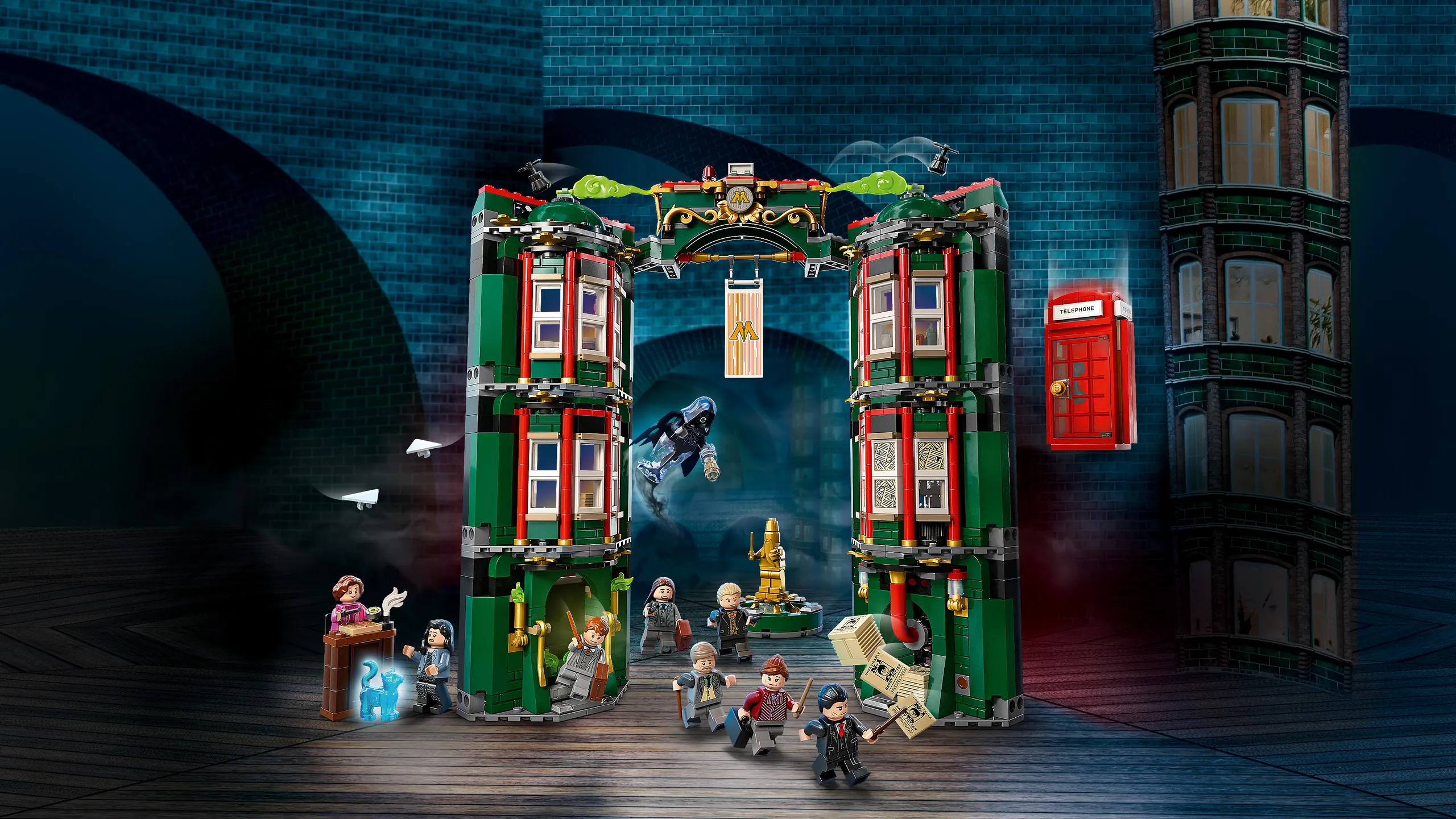 LEGO Set 5007890-1 Harry Potter Gryffindor Lunch Box (2023 Gear
