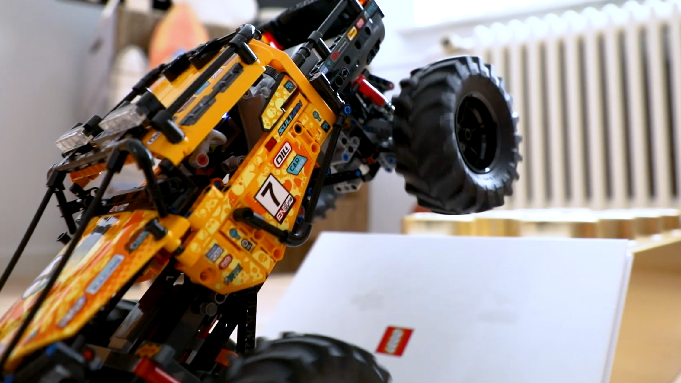 tab Holde Hyret Taking the 4x4 X-treme Off-Roader downhill -- and up again! - LEGO® Technic  Videos - LEGO.com for kids