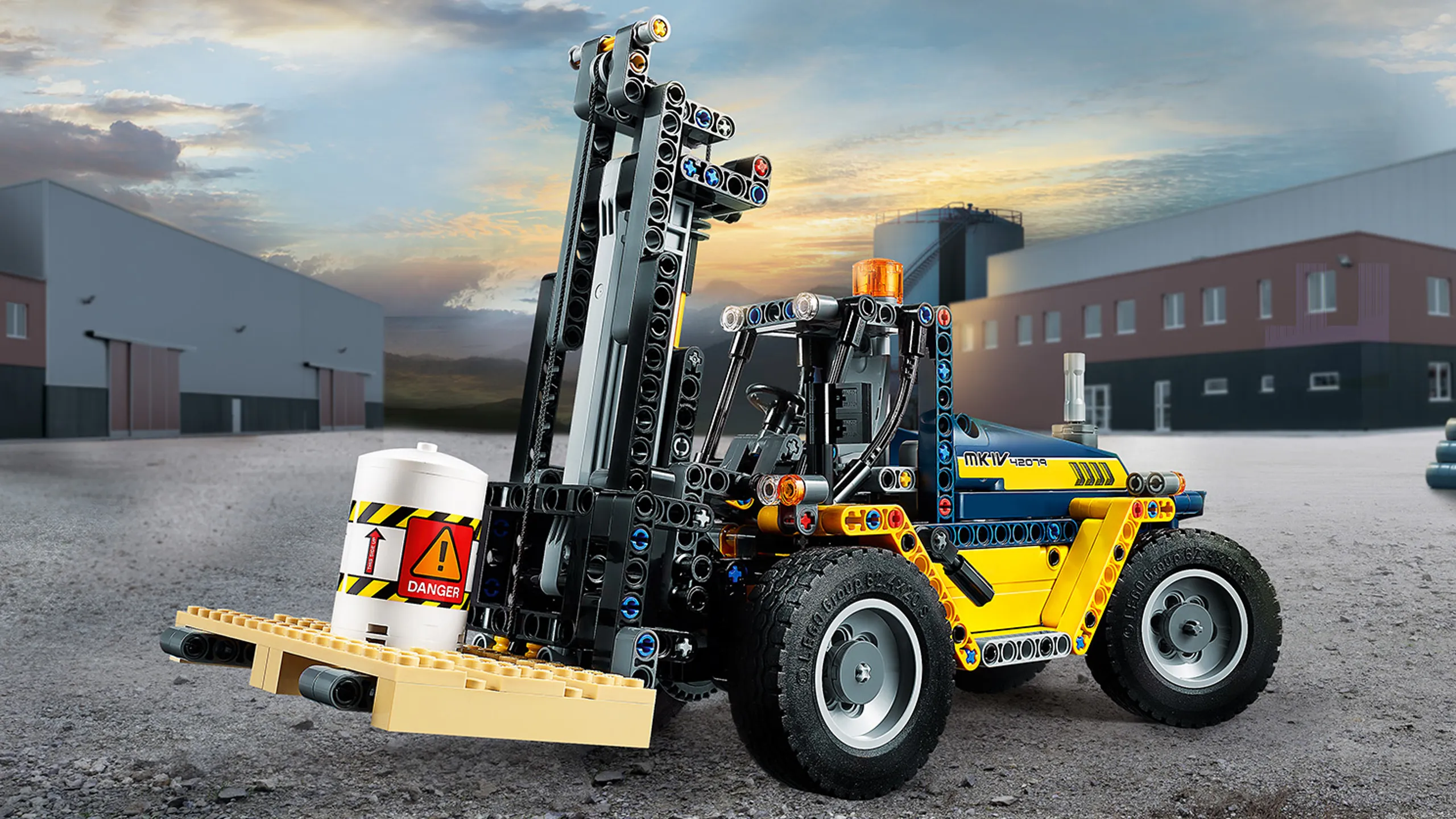 LEGO Technic - 42079 Heavy Duty Forklift - Transport and elevate any cargo with this heavy duty forklift that can reach hard-to-reach surfaces.