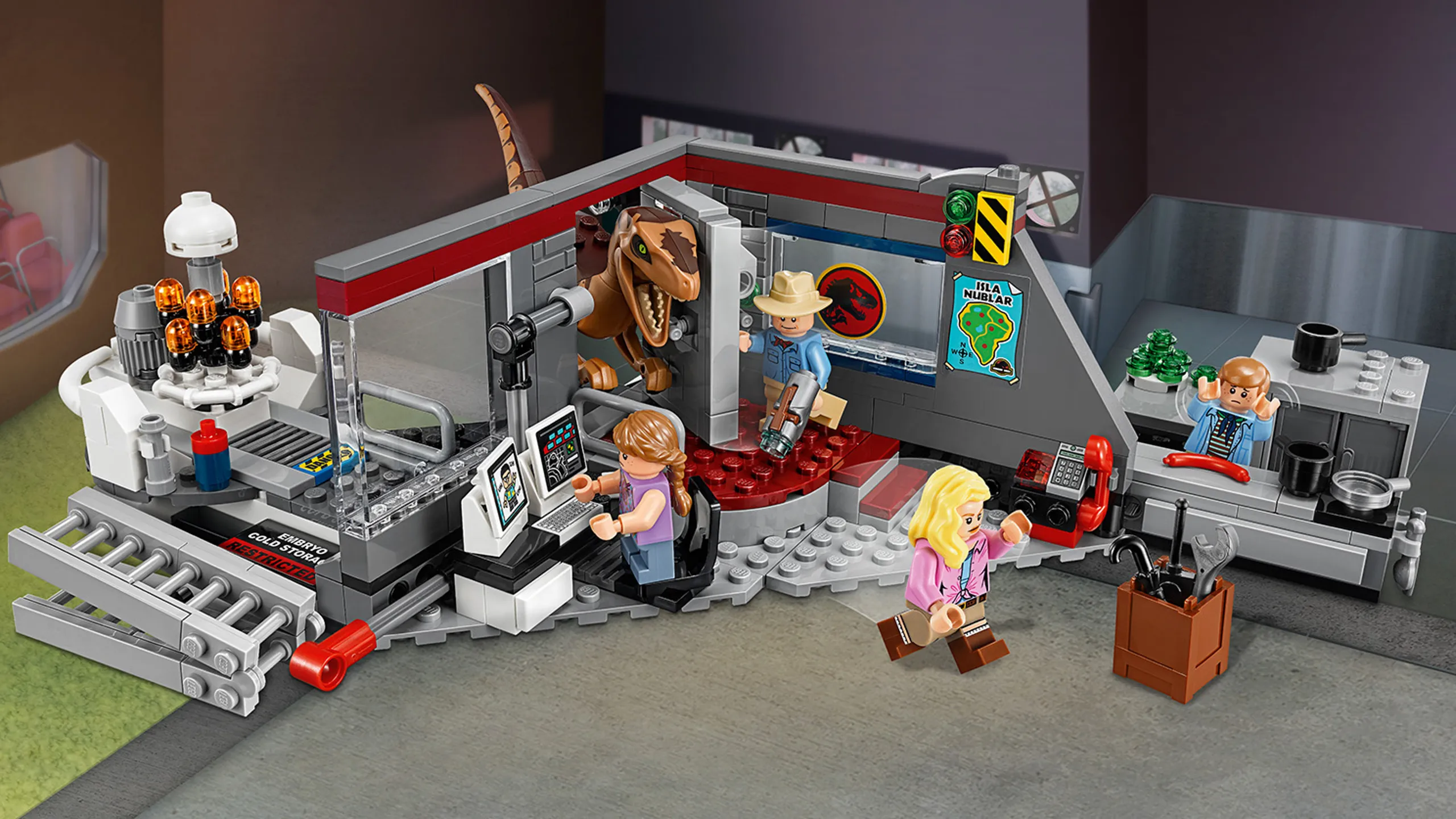 LEGO Jurassic World - 75932 Jurassic Park Velociraptor Chase - The scientists and explorers are on base reading on the computer and preparing lunch when Velociraptor tries to break in!