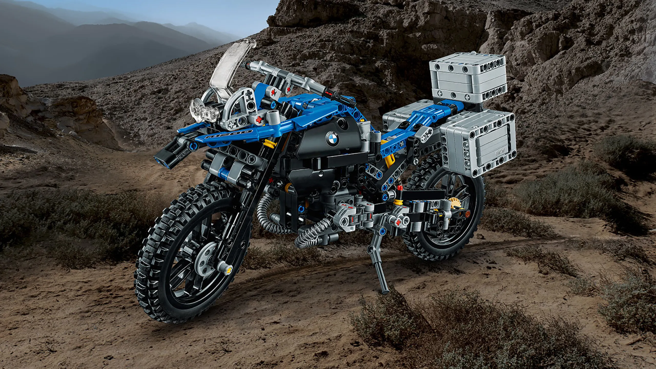 LEGO Technic - 42063 BMW R 1200 GS Adventure -  This detailed replica captures the iconic lines of the real-life machine and features a blue and black color scheme, handlebar steering, BMW Motorrad's unique telelever front suspension system, aerodynamic windshield and a detailed dashboard and exhaust.
