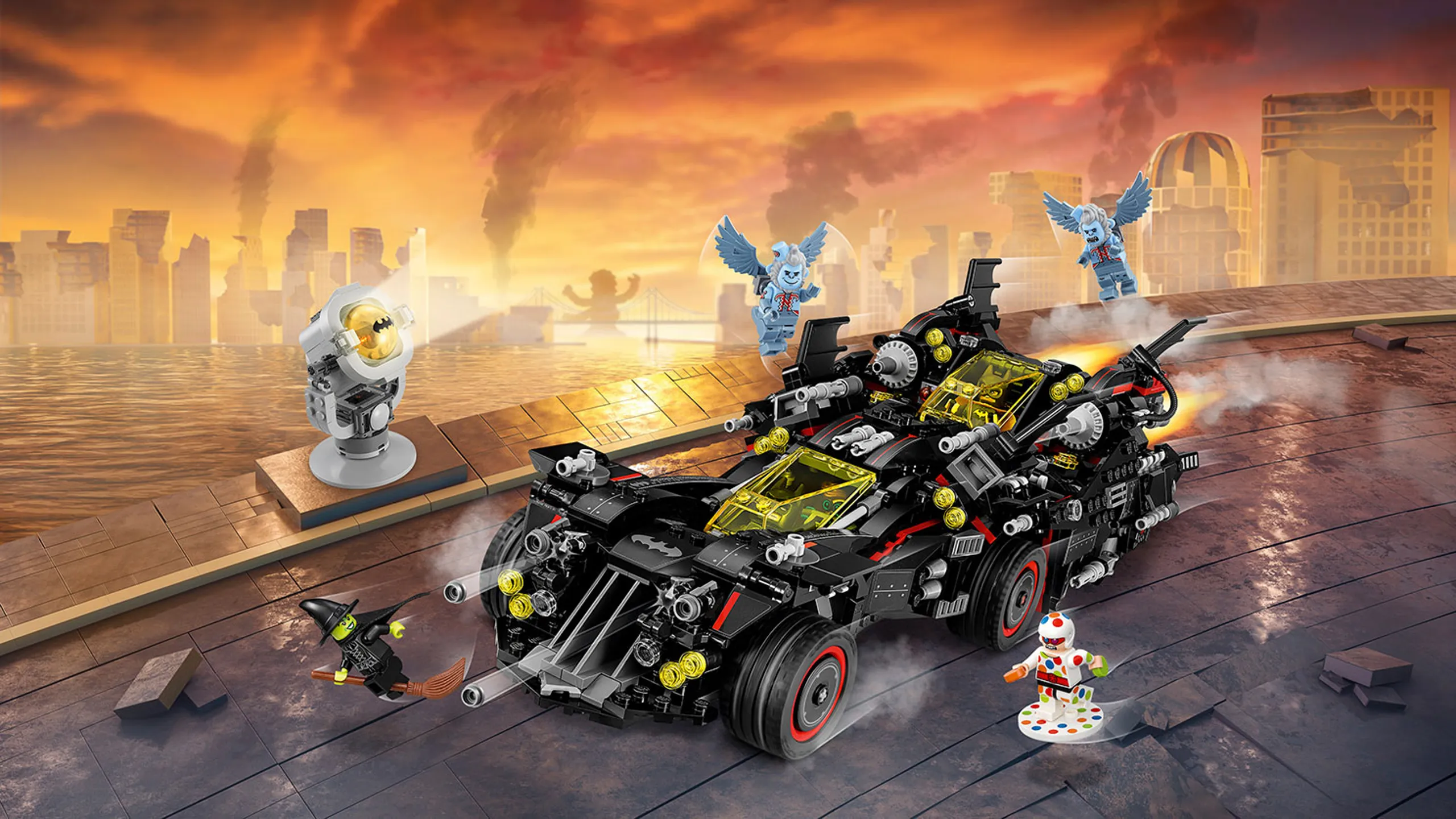 LEGO Batman Movie The Ultimate Batmobile - 70917 - With the 4 in 1 ultimate Batmobile Batman and his team chases the Wicked Witch of the West and Polka-Dot Man through Gotham City. 