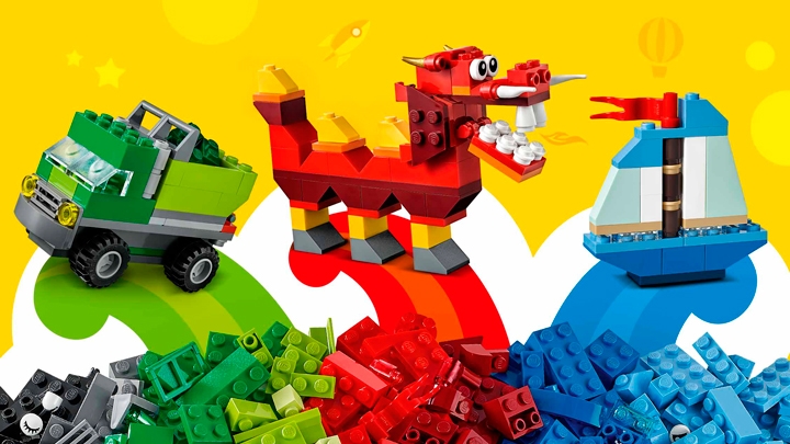 LEGO Classic Creative Box - 10704 - Use a mix of green, red and blue bricks to build a garbage truck, a dragon or a ship.