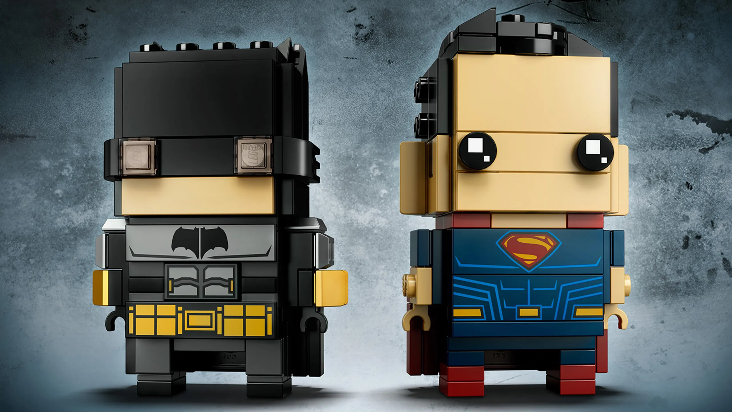 LEGO Brickheadz - 41610 Tactical Batman & Superman - Build these two characters from the Justice League movie and display them on their individual baseplates.