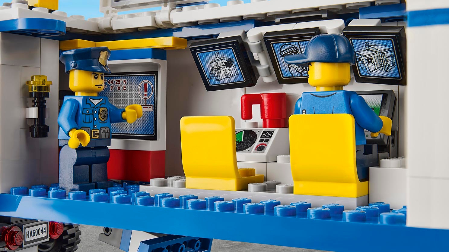 Mobile Police Unit Lego City Sets Lego Com For Kids