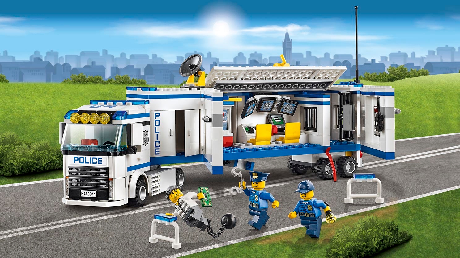 LEGO City Police truck, prisoner and police minifigures - Mobile Police Unit 60044
