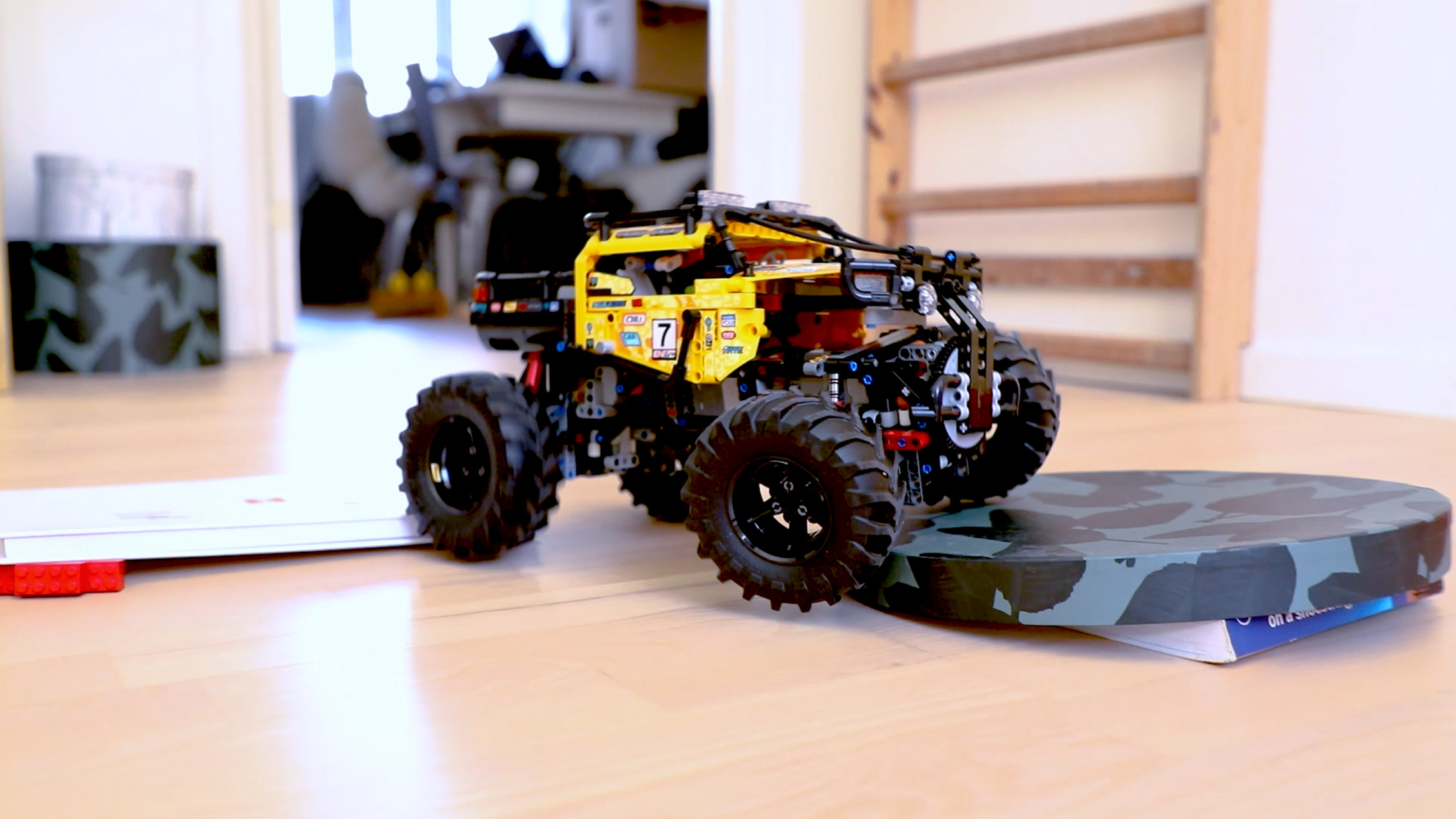 Aubergine Opera Eller enten Putting the 4x4 X-treme Off-roader to the test - LEGO® Technic™ Videos -  LEGO.com for kids