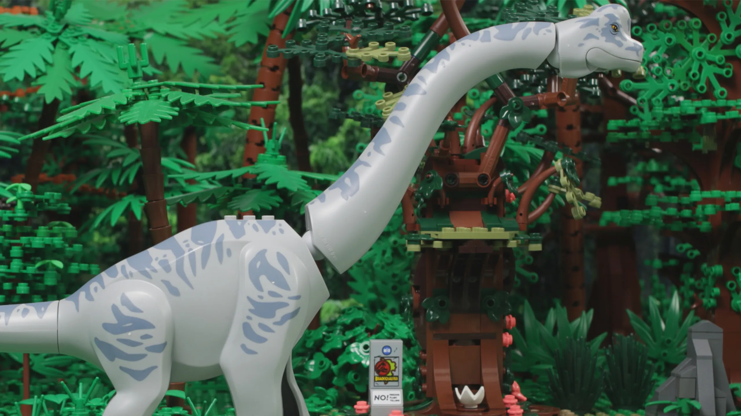 A Day in the Life - LEGO Jurassic World - Mini Movie 