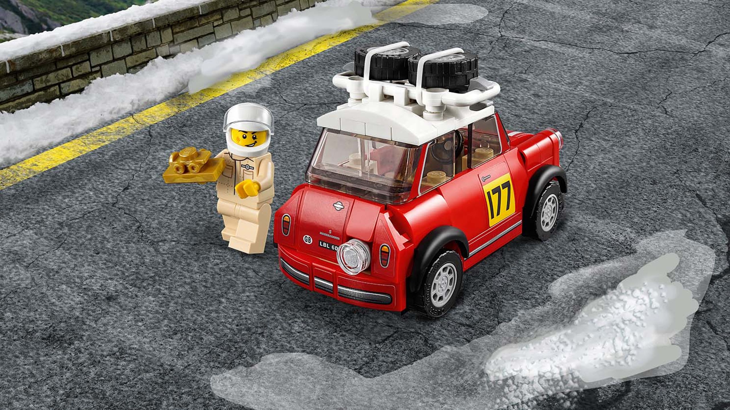 1967 ミニクーパー S ラリーと 2018 ミニ・ジョン・クーパー・ワークス 