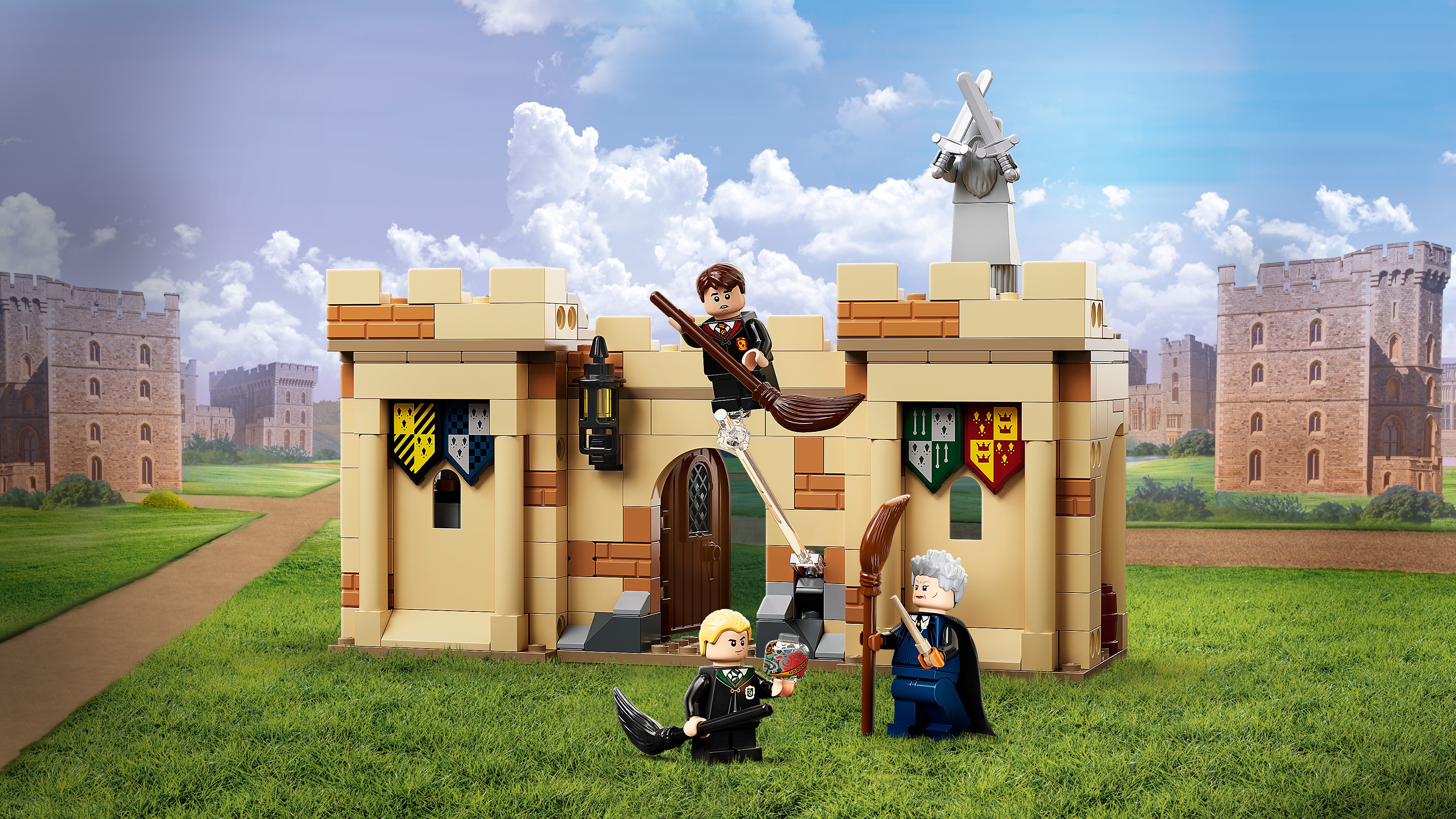 Hogwarts™: First Flying Lesson 76395 - LEGO® Harry Potter™ and Fantastic - LEGO.com kids