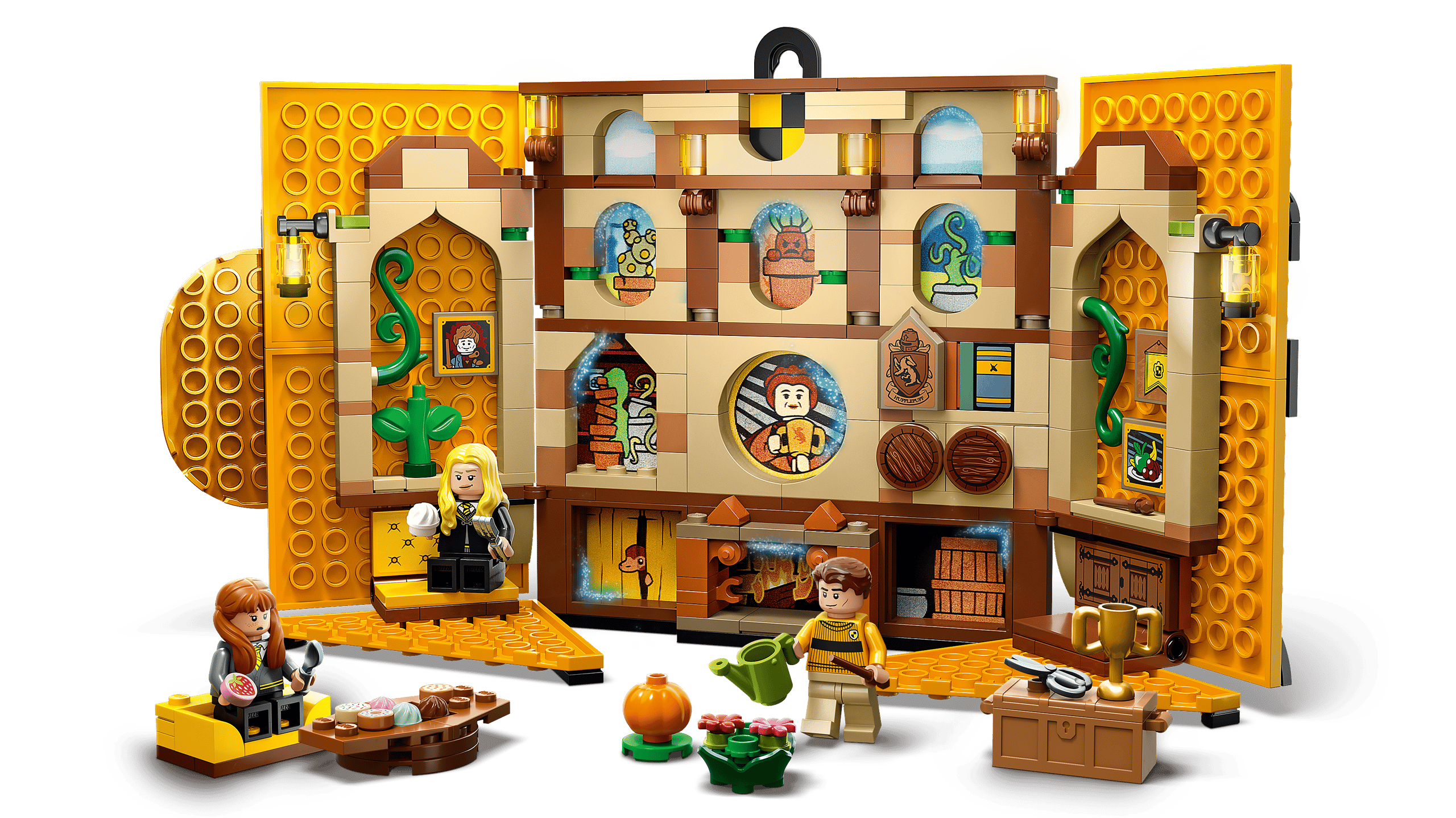 Hufflepuff™ House Banner - Videos - LEGO.com for kids