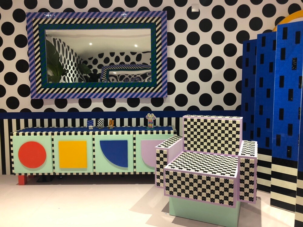 これはレゴ ドッツのタイルをはった大きなイス Lego Comキッズ