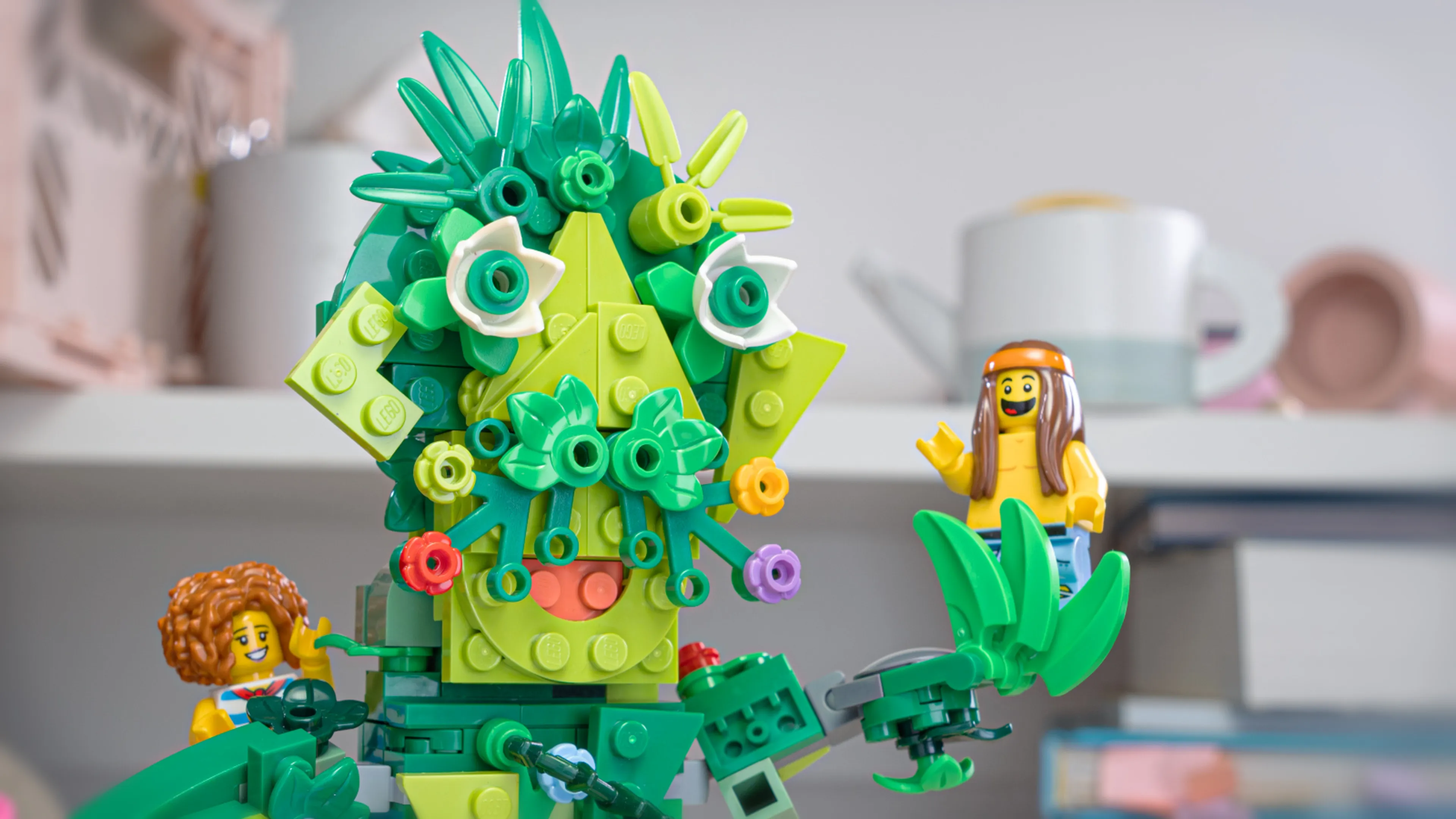 En grønn LEGO klossekreasjon