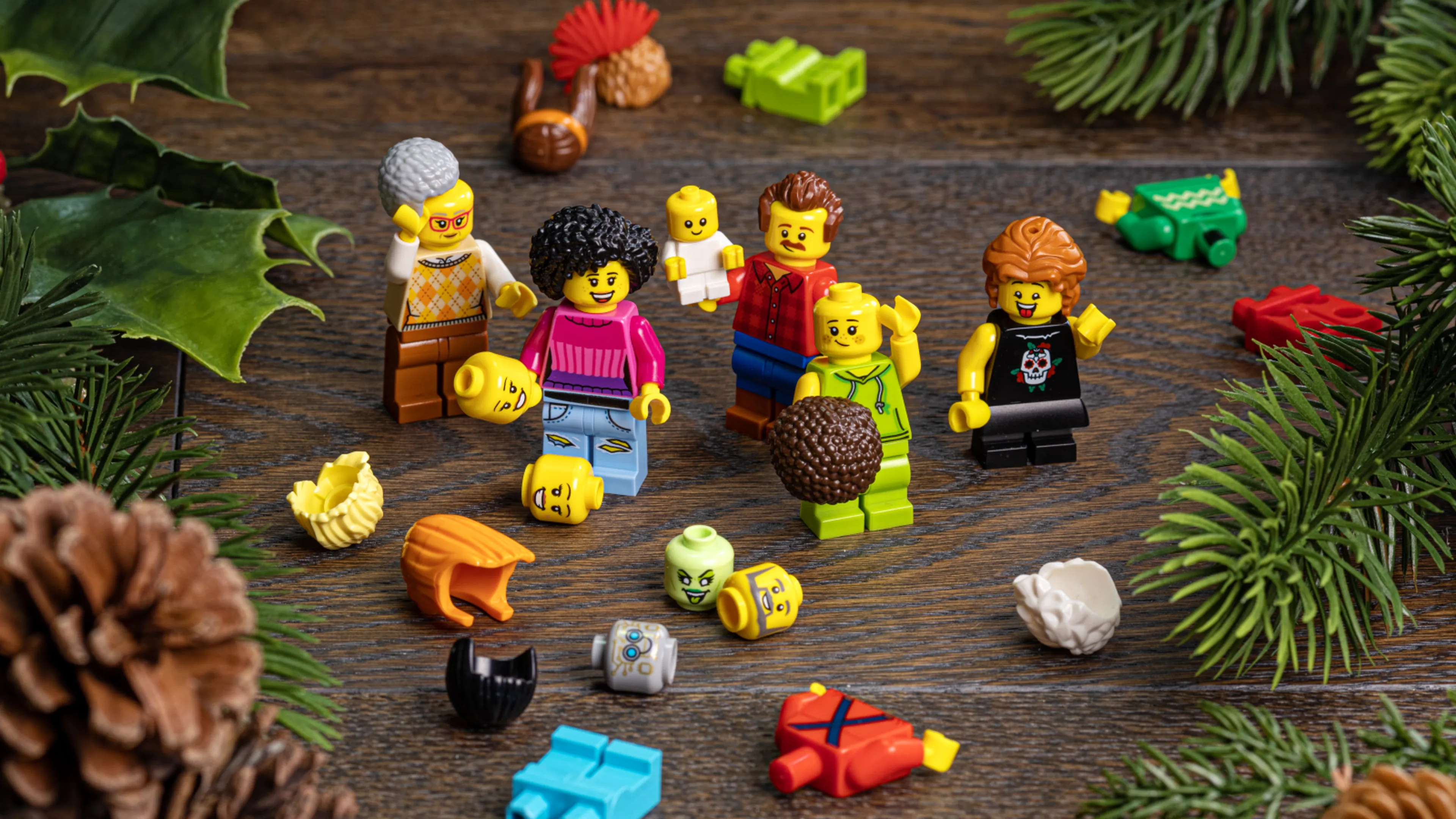  LEGO minifigures on a table