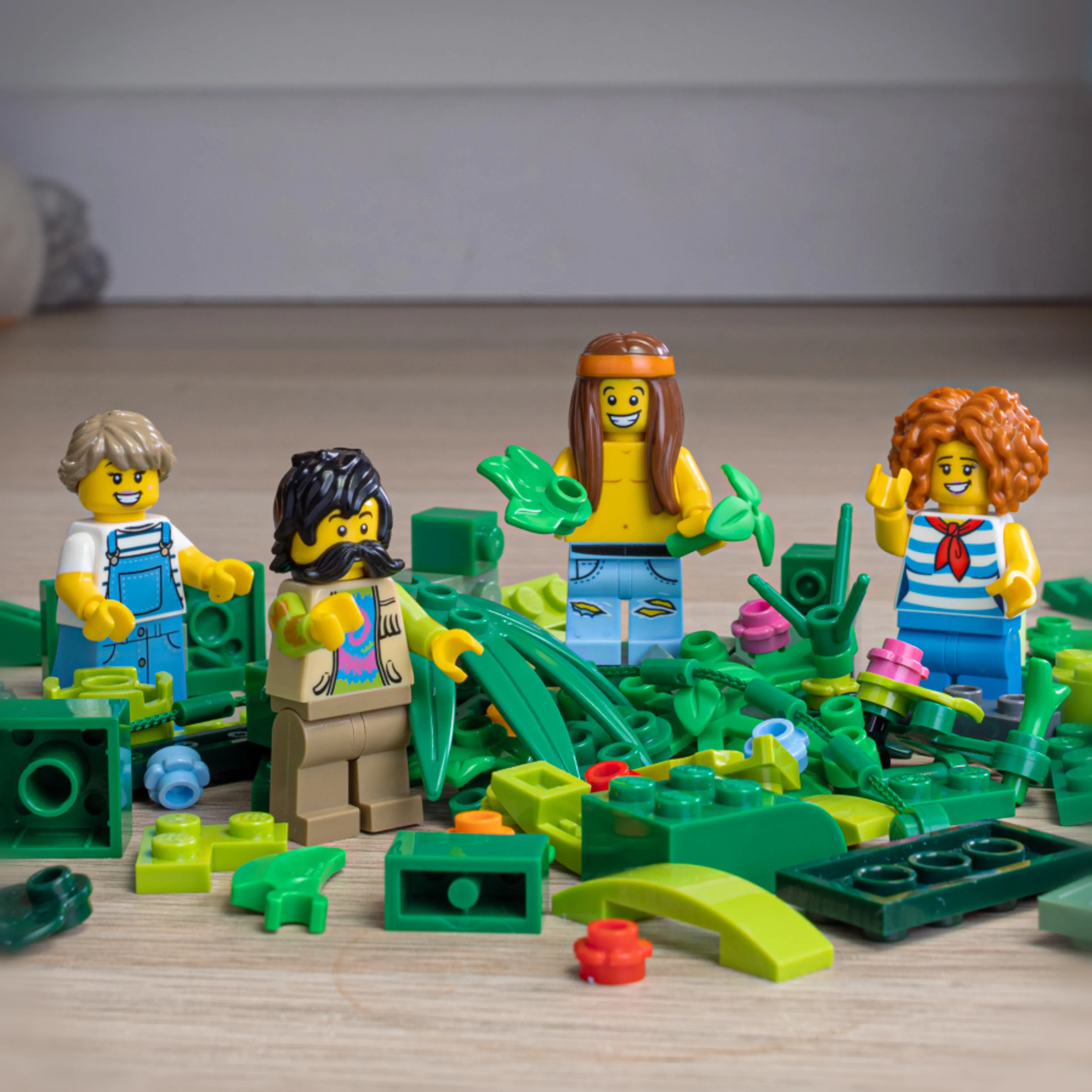 Schnapp dir deine grünen LEGO® Steine