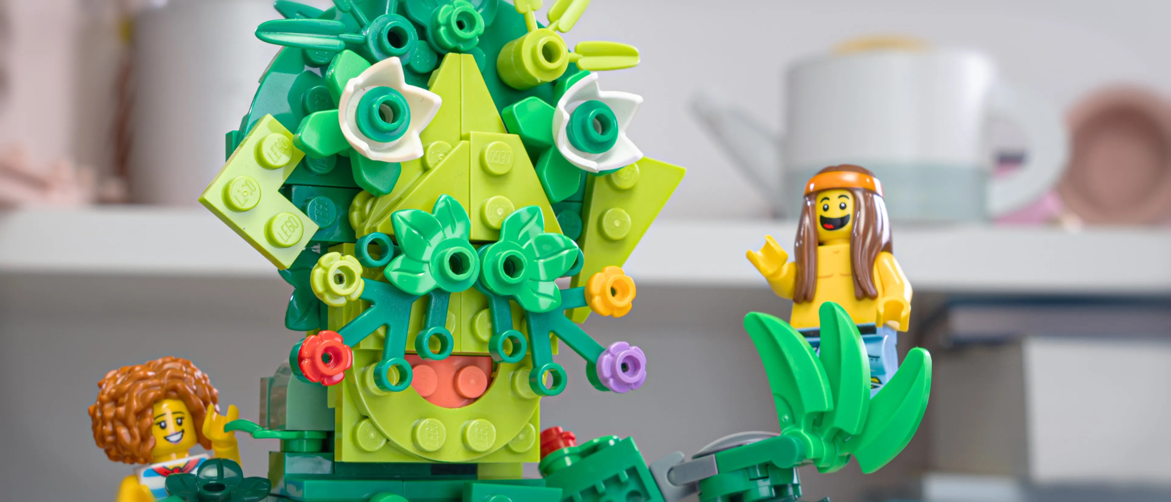 Una creación de bricks LEGO verdes