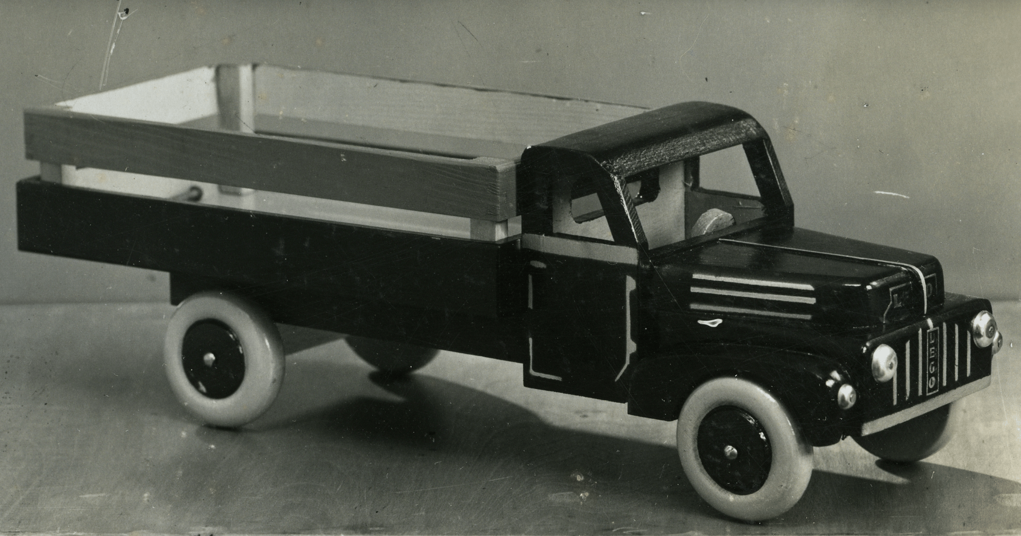 Truck with rack | LEGO® History | LEGO.com US