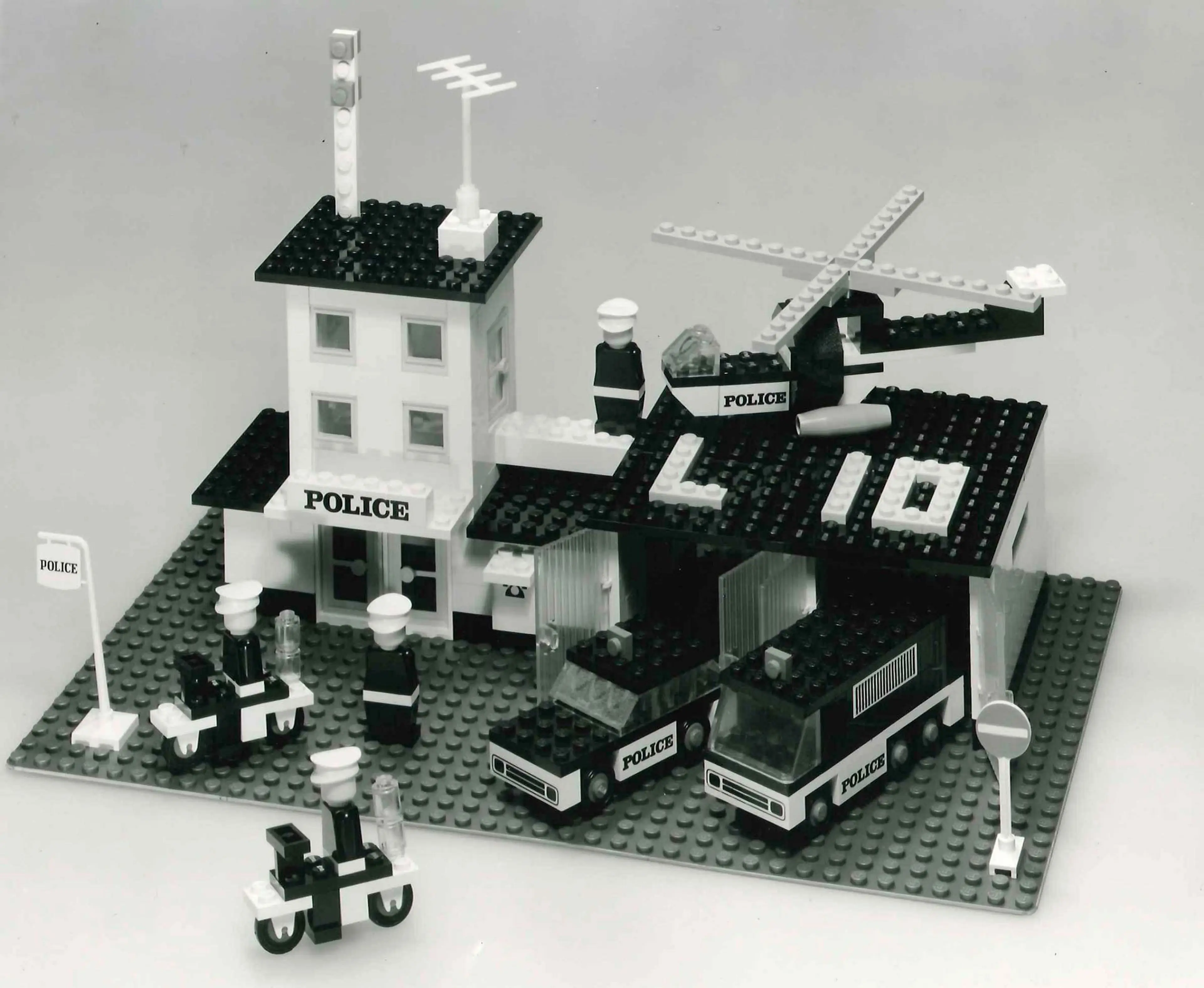 LEGO police station with the extra figures