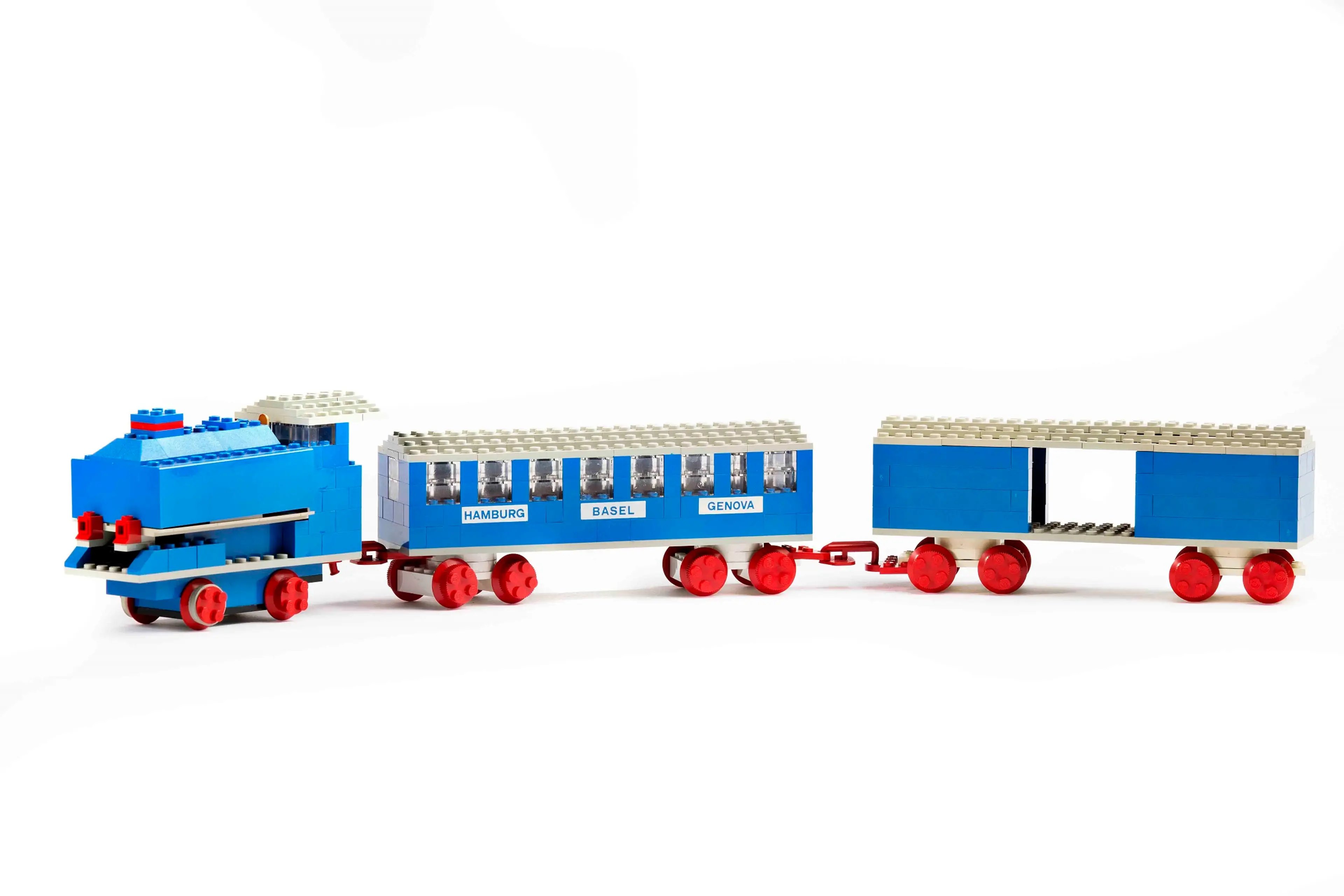 Model of a LEGO train from 1966