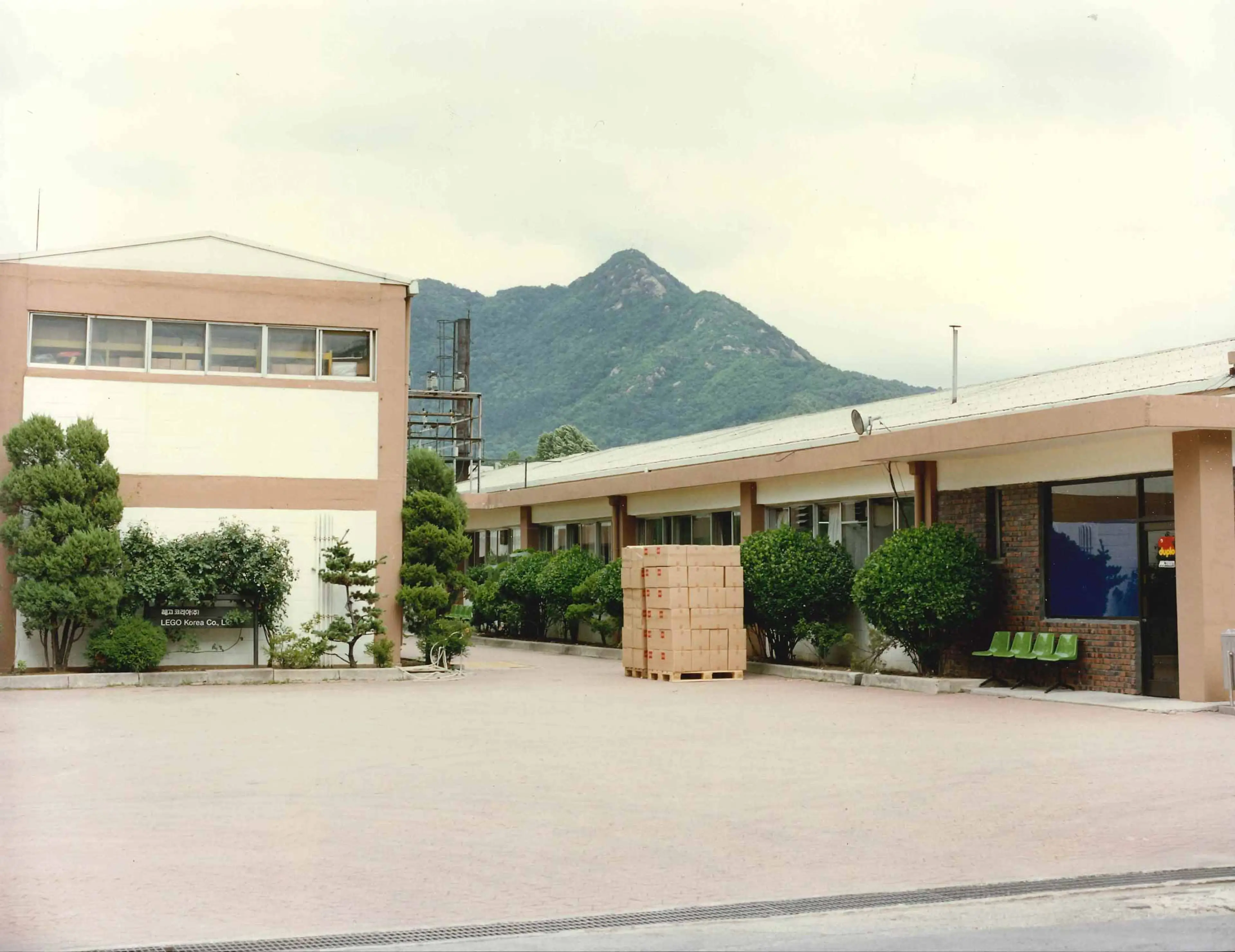 exterior of a LEGO Factory in Kunpo, South Korea