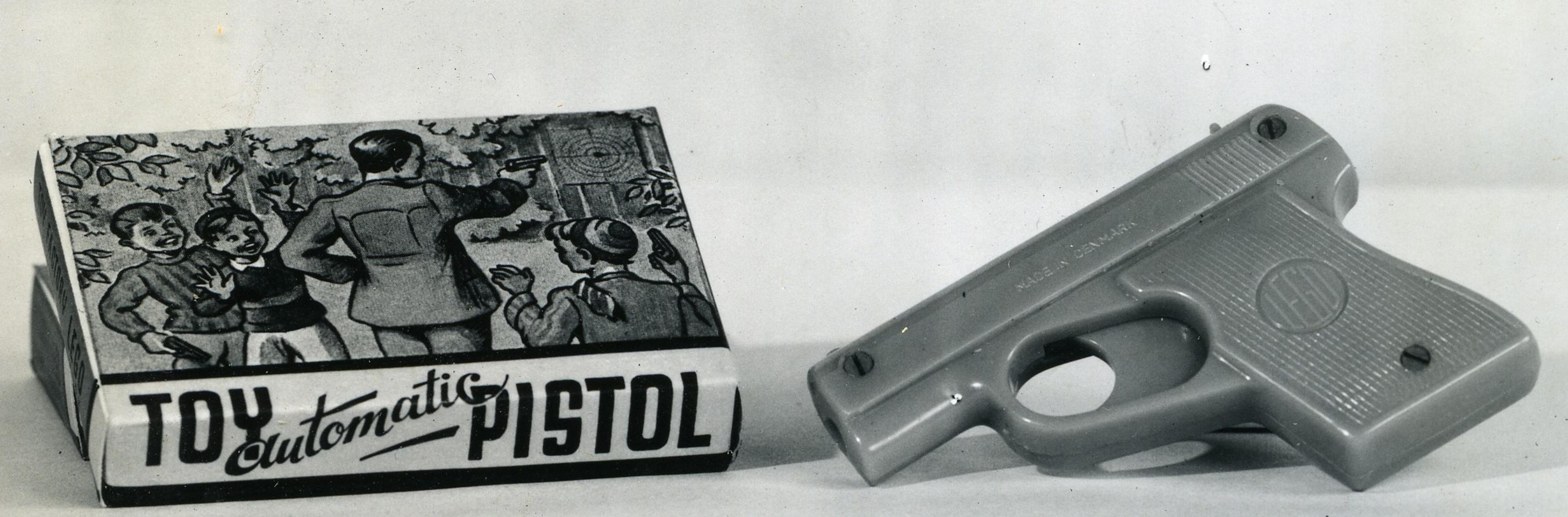 First Plastic Gun Toy Pistol/ Plastic Pistol (Peace Gun) | LEGO® History | LEGO.com US