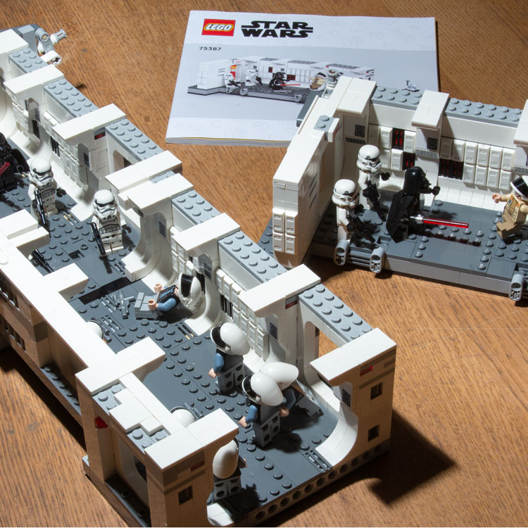Create an Epic LEGO® Star Wars™ MOC with the Boarding the Tantive