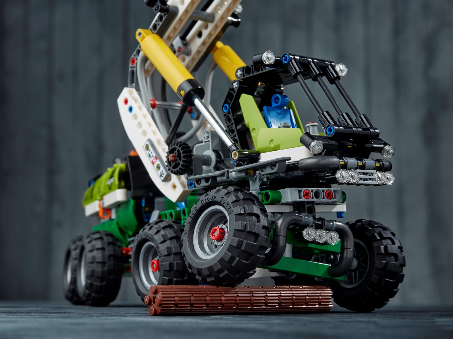 Le Camion Forestier 42080 LEGO® TECHNIC : la boite à Prix Carrefour