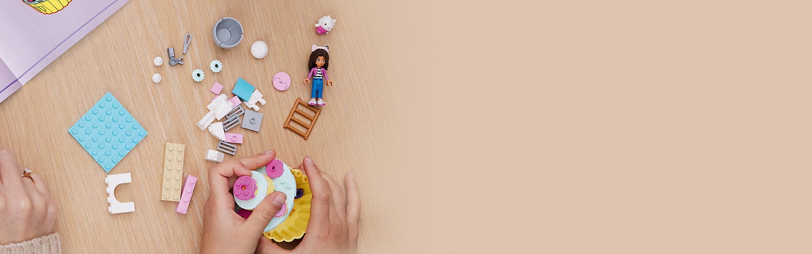 LEGO Gabby et la maison magique 10785 - Praline et P'tichou S'Amusent, Jeu  avec Figurines Gabby et le Chat, Cuisine avec Cupcake et Accessoires,  Jouets pour Filles et Garçons Dès 4 Ans