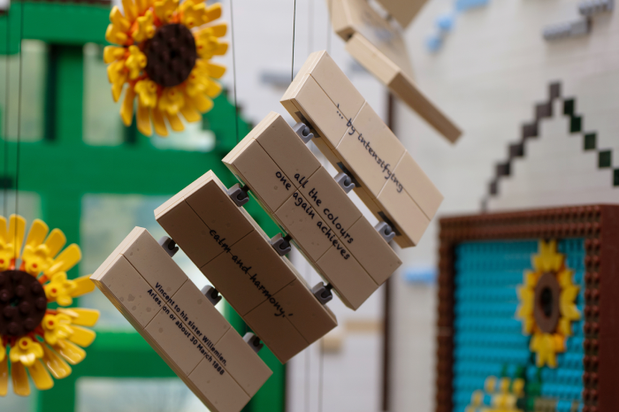 ひまわりに彩られたゴッホの黄色い家をのぞいてみよう |レゴ®ショップ