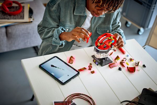 Scuderia Ferrari HP Charles Leclerc Helmet - Image 14