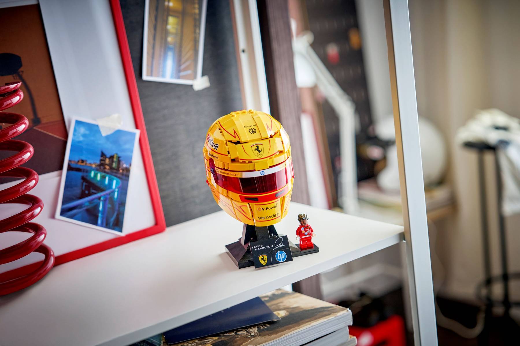 https://www.lego.com/cdn/cs/set/assets/blt06cbe724397c715e/43022_Lifestyle_envr.jpg?format=webply&fit=bounds&quality=70&width=1200&height=1200&dpr=1.5