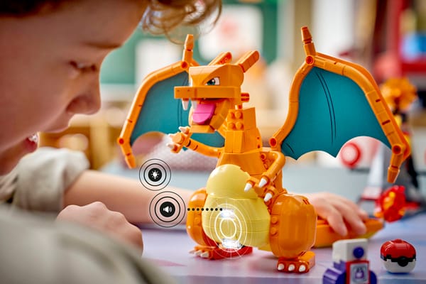 SMART Play™: Charizard vs. Jolteon Ultimate Battle - Image 16