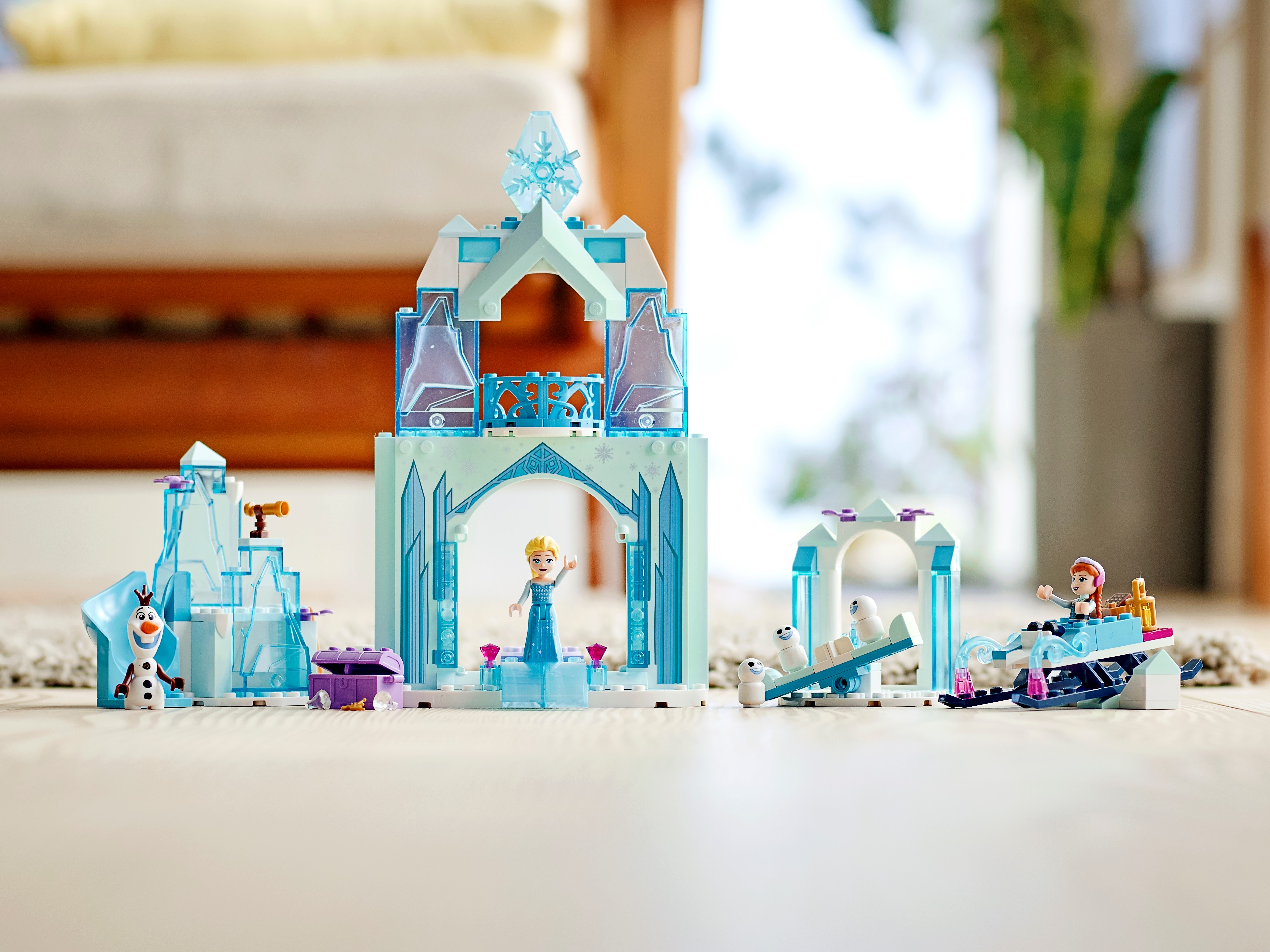 Anna and Elsa's Frozen Wonderland 43194 | Disney™ | Buy online at 