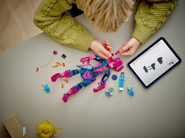 Fantastic Four vs. Galactus Construction Figure - Image 12