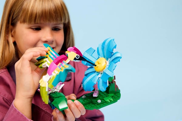 LEGO 31384 Animaux sauvages : le colibri coloré — visuel 7 sur 8