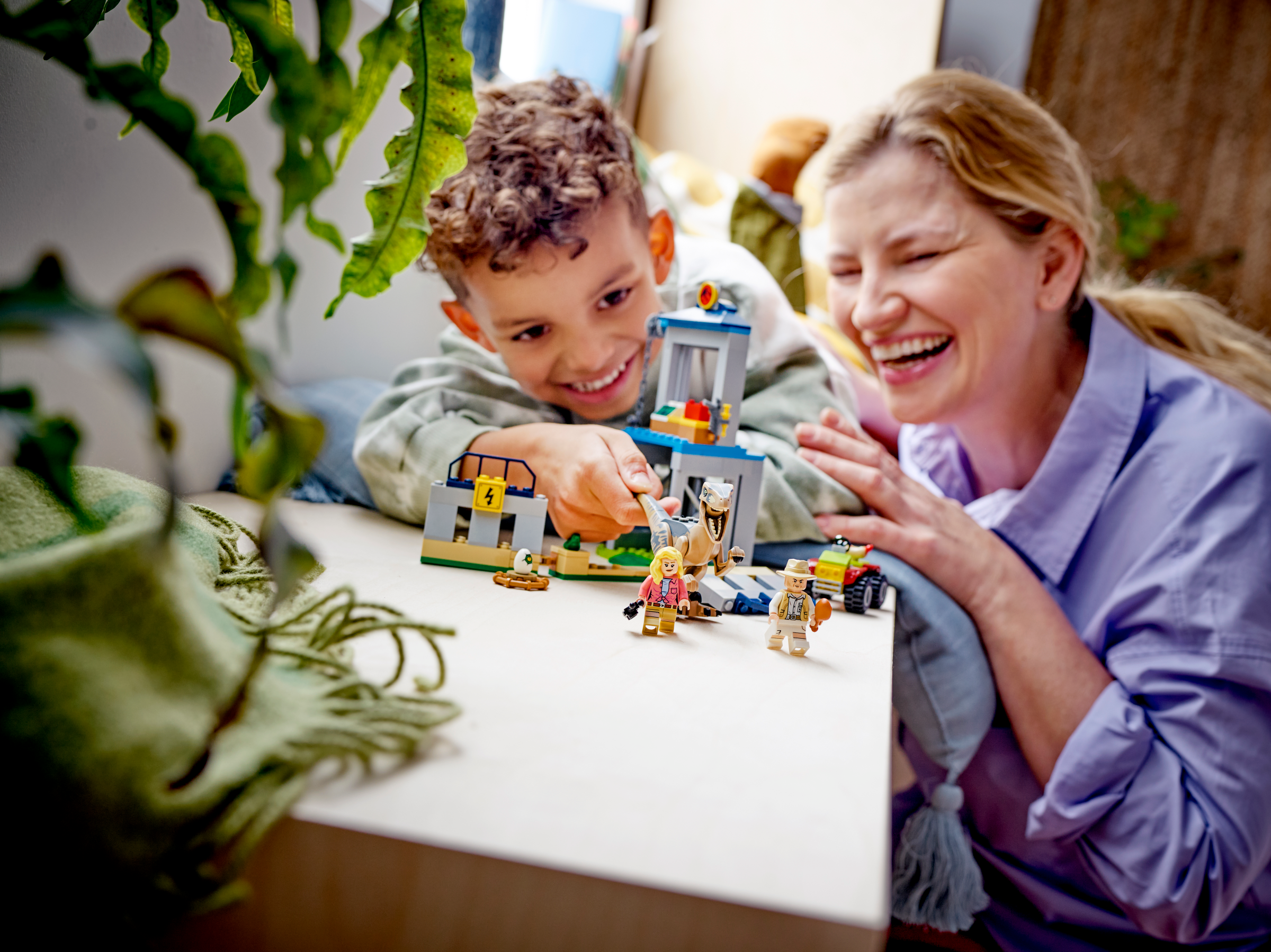 Velociraptor Escape 76957 | Jurassic World™ | Buy online at the