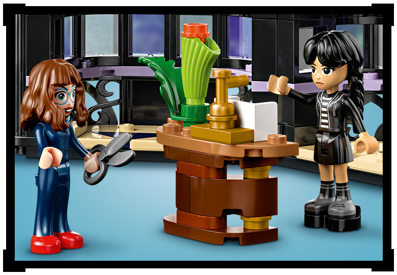 Black Dahlia Flower 76784 | LEGO® Wednesday | Buy online at the