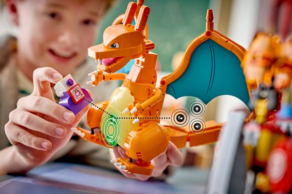 SMART Play™: Charizard vs. Jolteon Ultimate Battle - Image 17