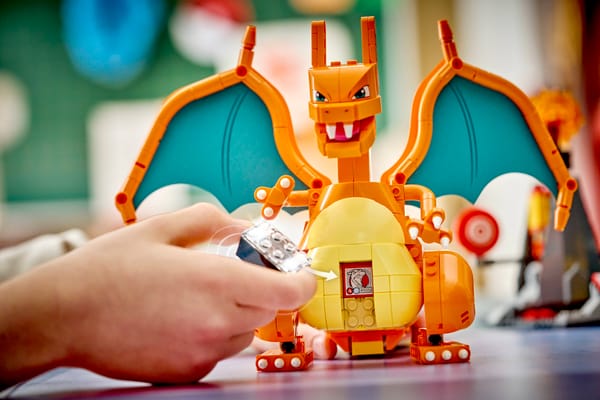 SMART Play™: Charizard vs. Jolteon Ultimate Battle - Image 19