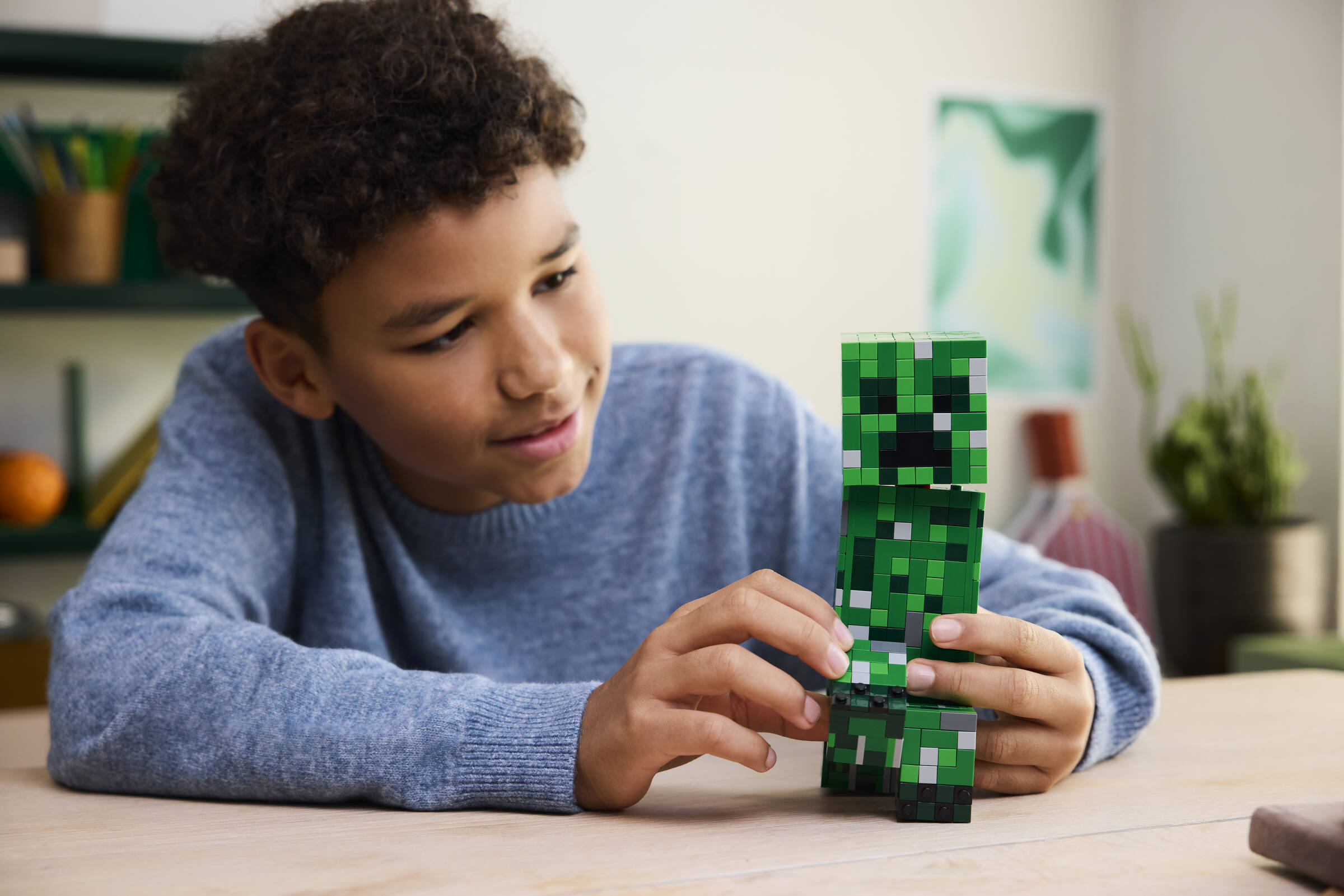 The Creeper™ 21276 | Minecraft® | Buy online at the Official