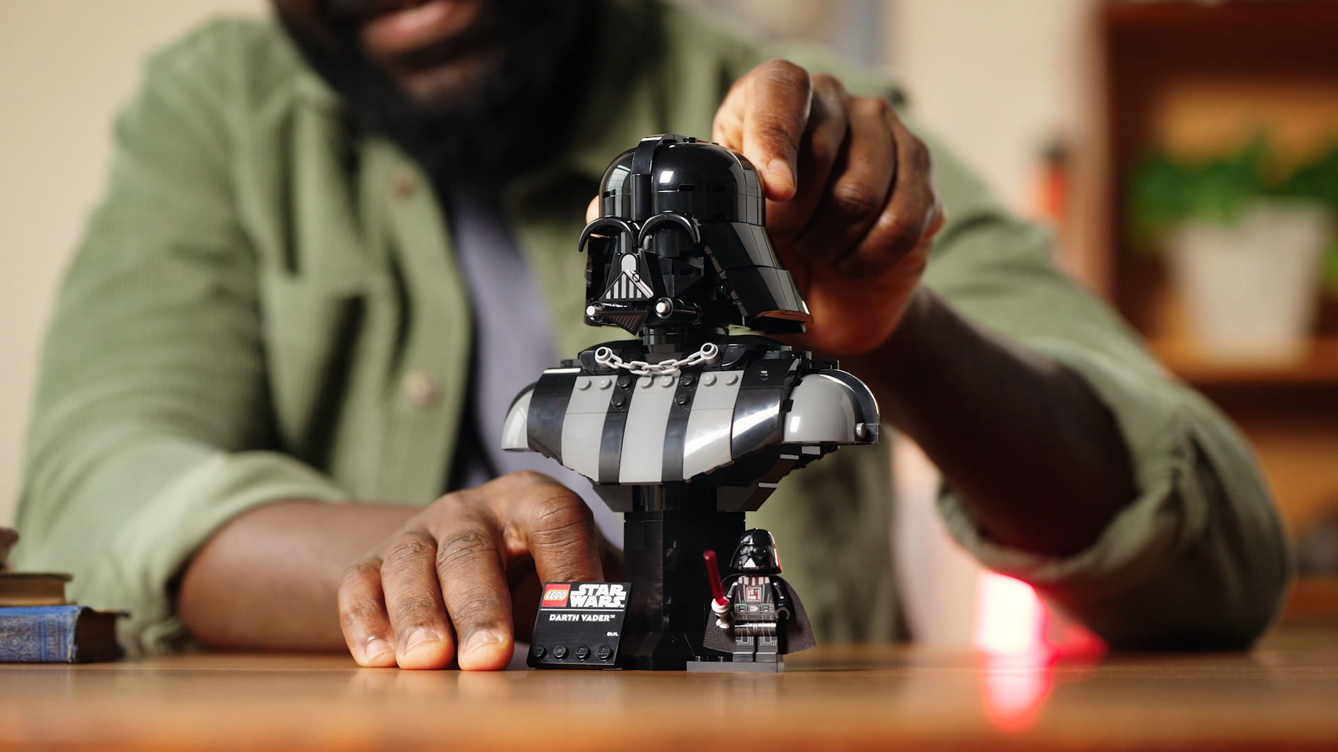 Darth Vader™ Bust - Image 6