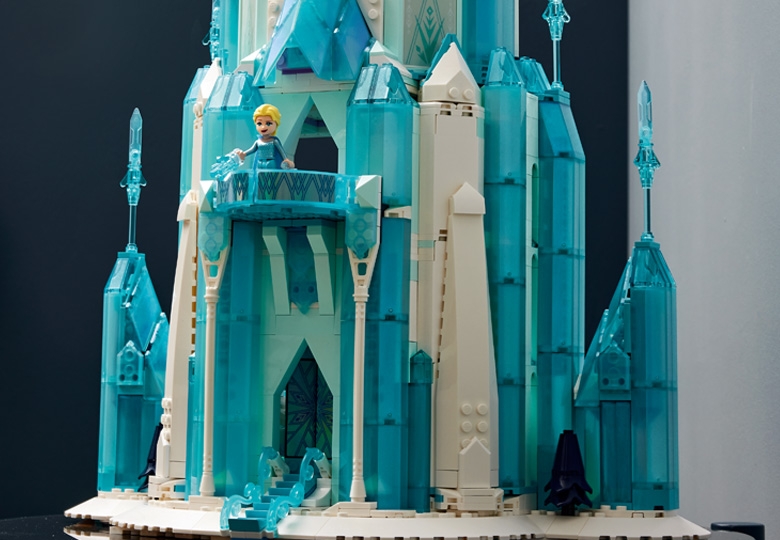 The Ice Castle 43197 | Disney™ | Buy online at the Official LEGO 