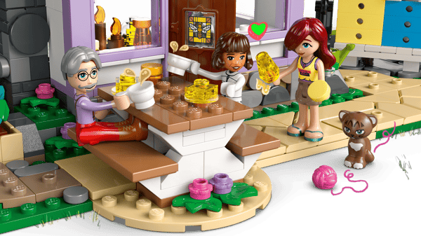 Beekeepers' House and Flower Garden - Image 7