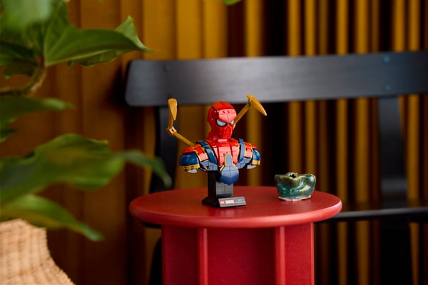 LEGO 76326 Buste d’Iron Spider-Man — visuel 8 sur 8