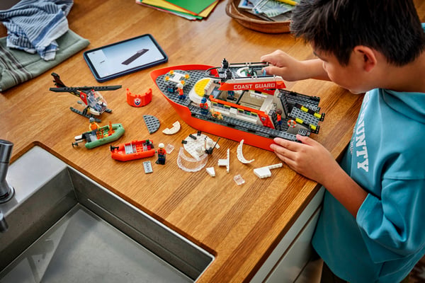 LEGO 60504 Le bateau de sauvetage et l’hélicoptère des garde-côtes — visuel 8 sur 8