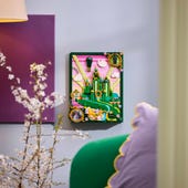 Emerald City Wall Art 75685 | Wicked | Buy online at the Official LEGO® Shop ES