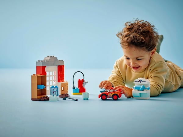 LEGO 10456 La visite de McQueen au garage de Doc — visuel 5 sur 8